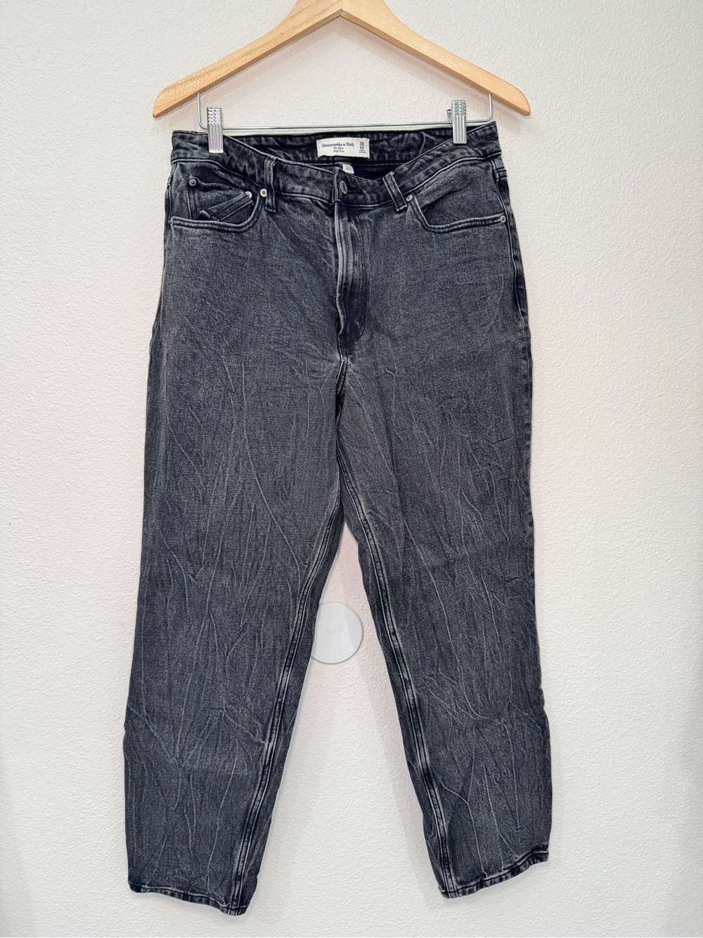 Abercrombie & Fitch Washed Black The Mom Jean high rise curve love size 30
